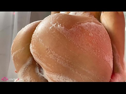 ❤️ Bà thủ dâm âm hộ với máy rung đến cực khoái mãnh liệt trong vòi hoa sen ️  Fucking video  ở% vi.robosexshop.ru%  ️❤
