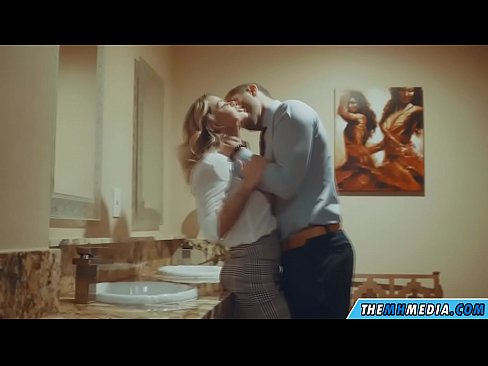❤️ Khi một cô gái tóc vàng busty quyến rũ bạn trong một nhà vệ sinh công cộng ️  Fucking video  ở% vi.robosexshop.ru%  ️❤